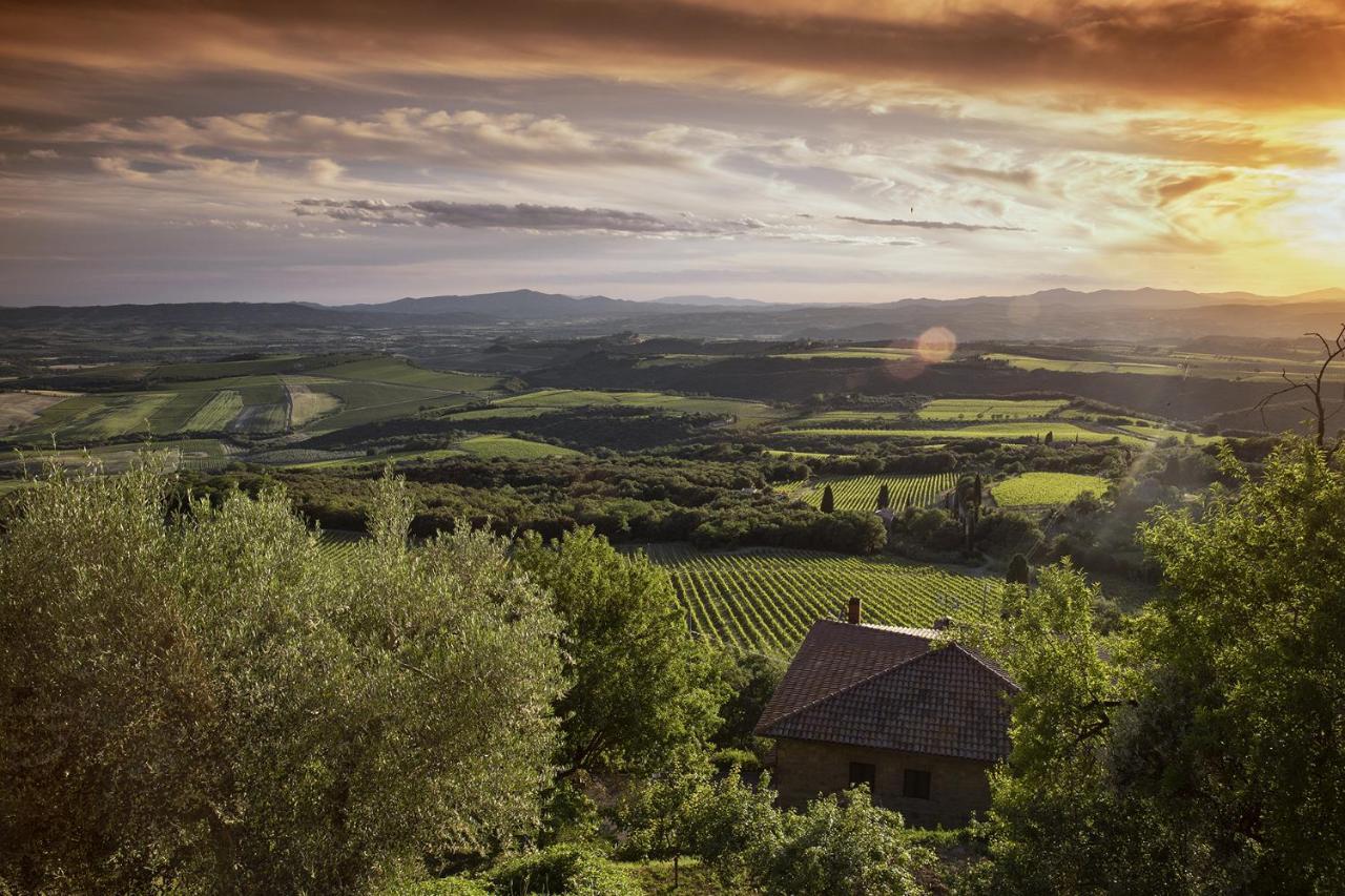 La Togata Hotellerie De Charme Relais Il Terrazzo Montalcino Exterior photo